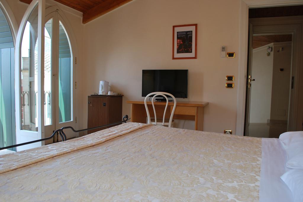 Palazzo Sottile Meninni - Classic Rooms Experience Гравина ин Пулия Екстериор снимка