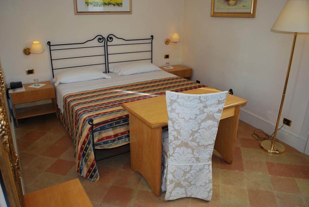 Palazzo Sottile Meninni - Classic Rooms Experience Гравина ин Пулия Екстериор снимка