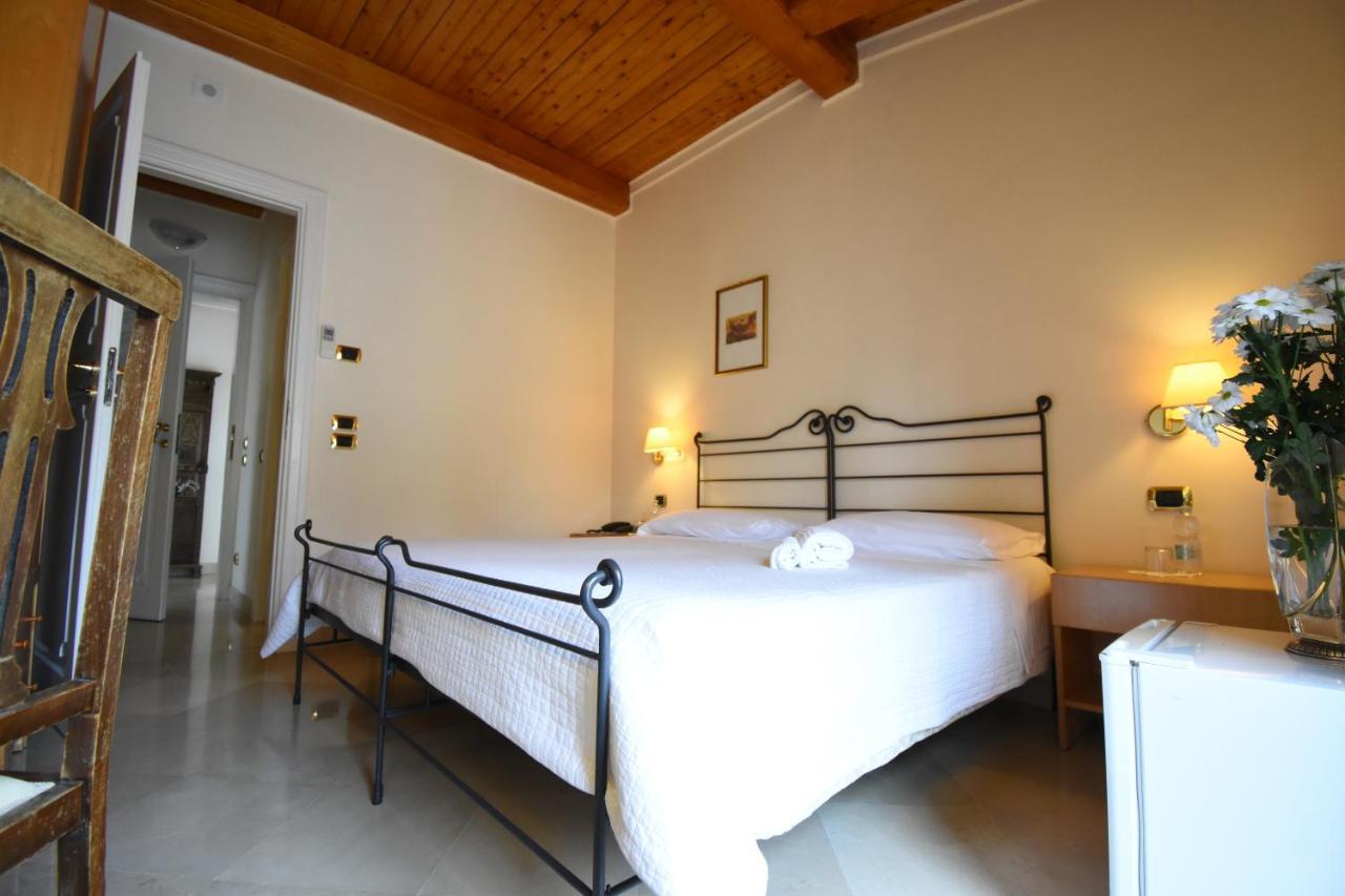 Palazzo Sottile Meninni - Classic Rooms Experience Гравина ин Пулия Екстериор снимка